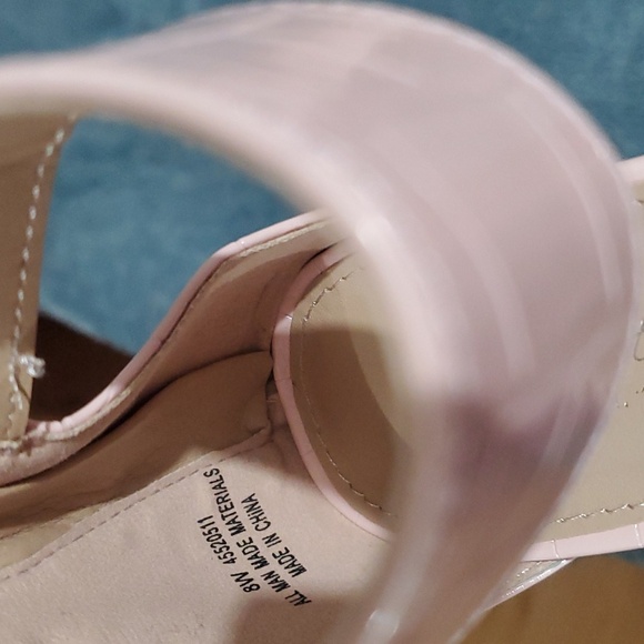 Heels - Picture 4 of 5